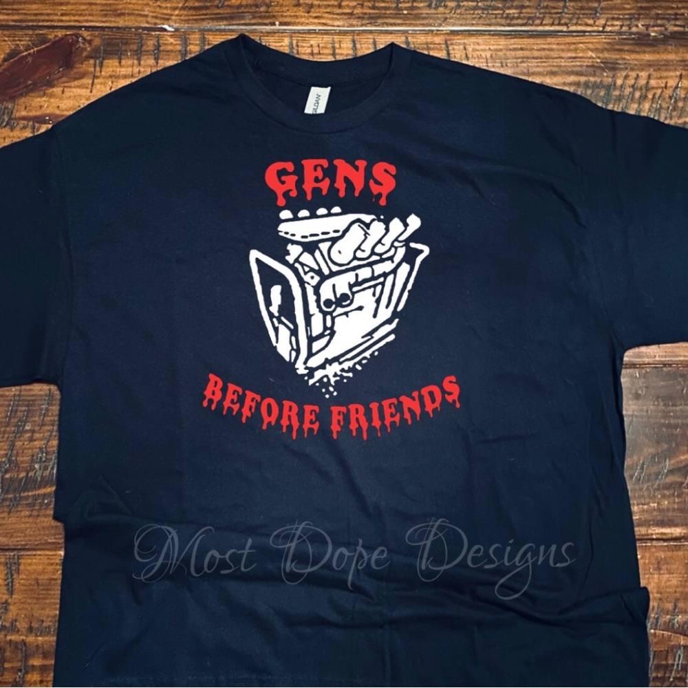 Dead by Daylight T-shirt video game popular gift generators friends
